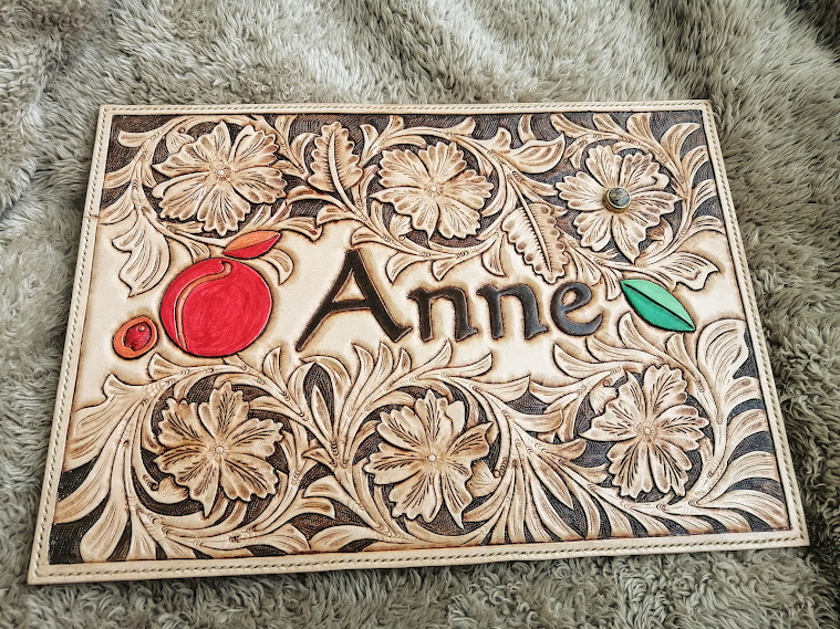 オーダーカービングレザー看板│山形のランドセルリメイク＆ブランド品